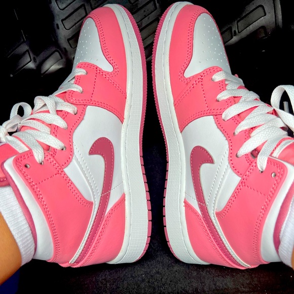 Meet your Posher, Jessica - Picture 3 of 14